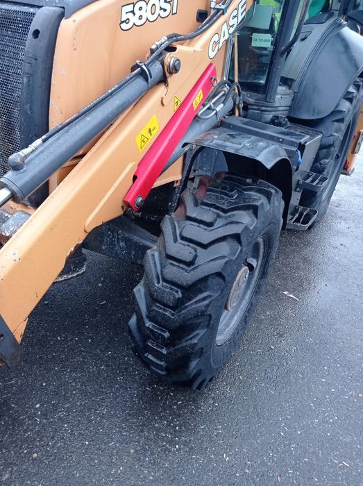 Buldoexcavator CASE 580ST