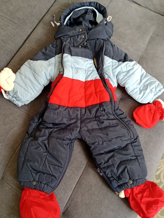 Комбинезон зимний для ребенка от 1 до 4 месяцев состояние отличное