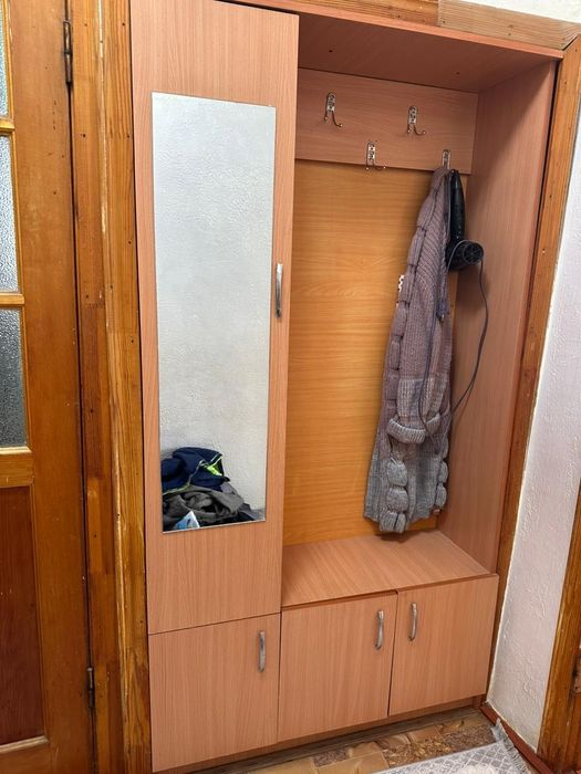 Продаю деревянный шкаф