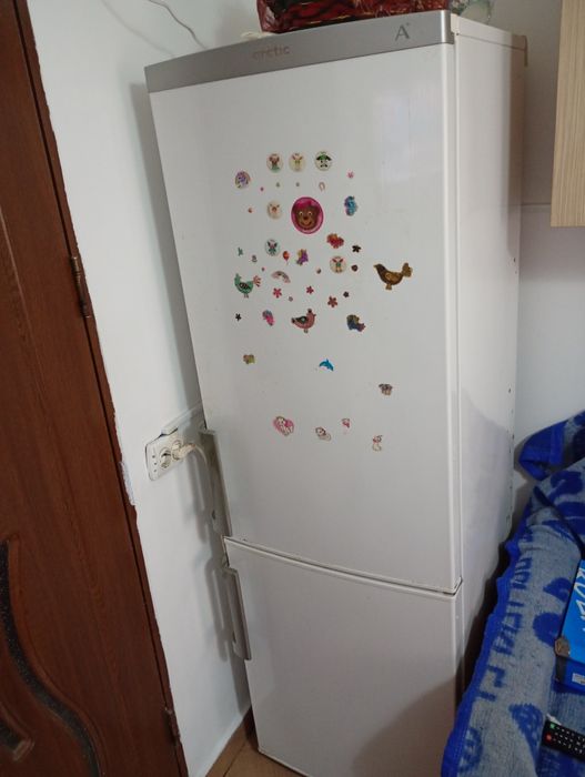 Vând frigider 550 lei