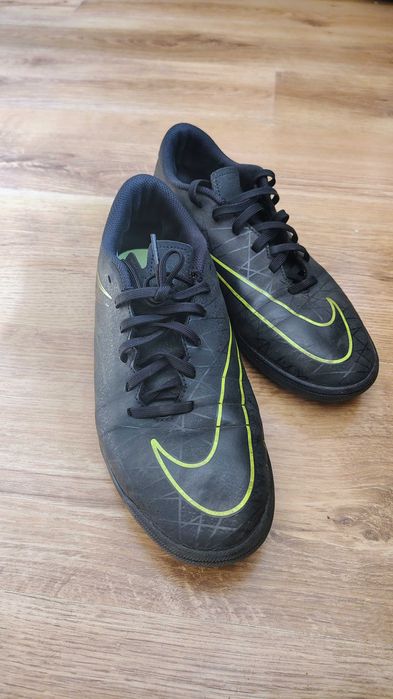 Футболни обувки Nike, стоножки - 42 номер