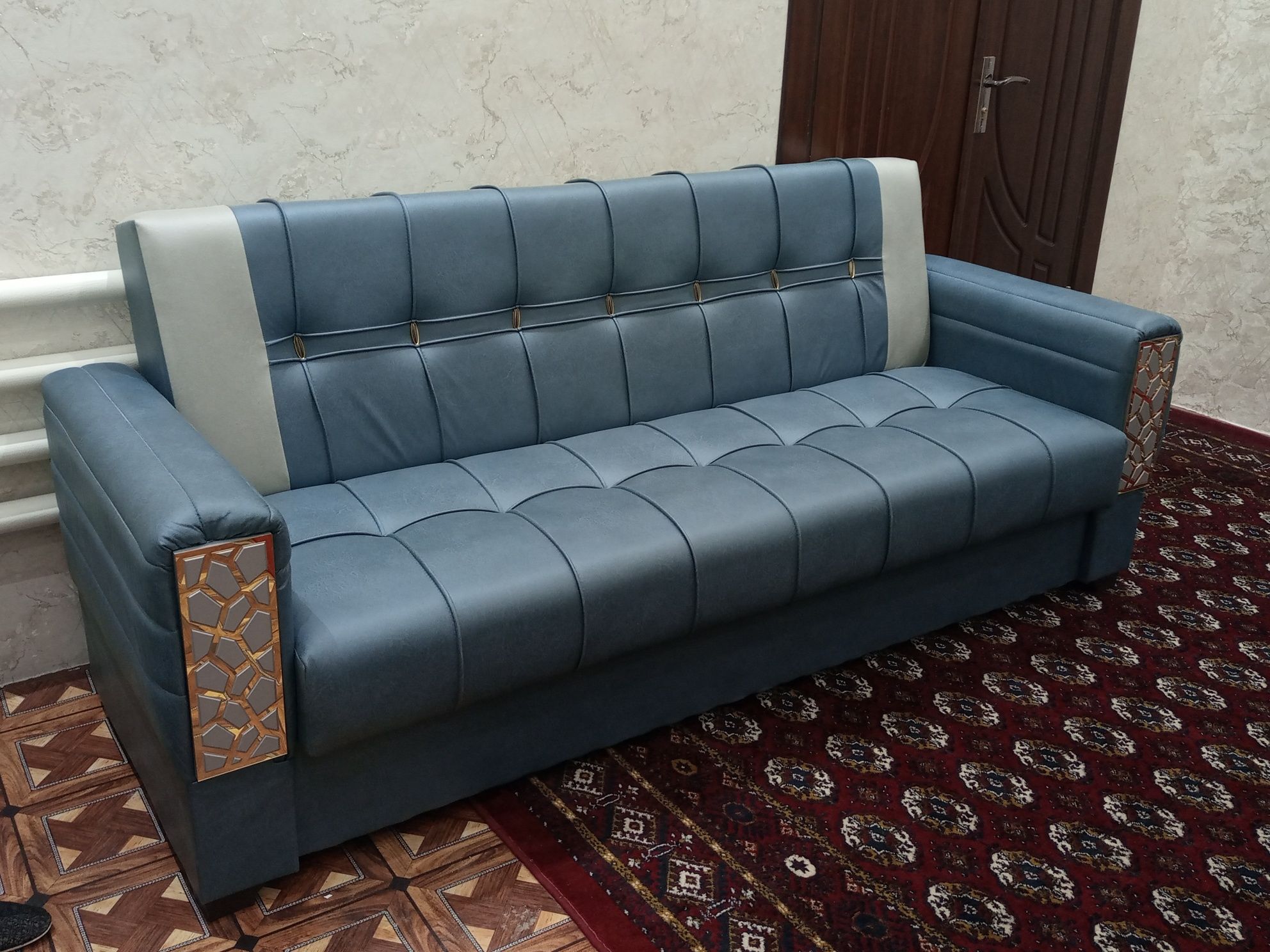 Divan rasqladnoy