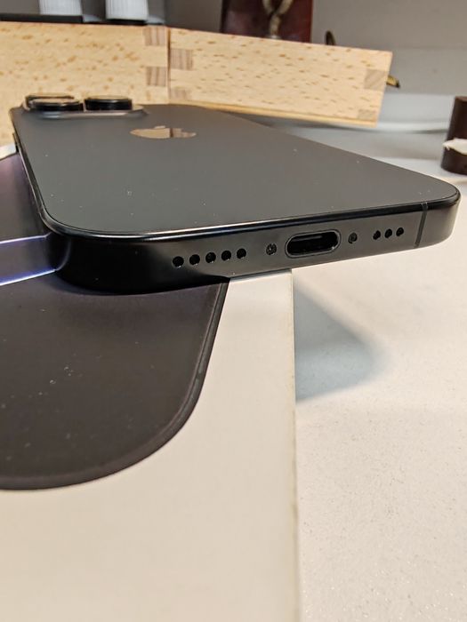 iPhone 16 Pro la cutie 128 GB baterie 100% cod unic 1105 cicluri 101