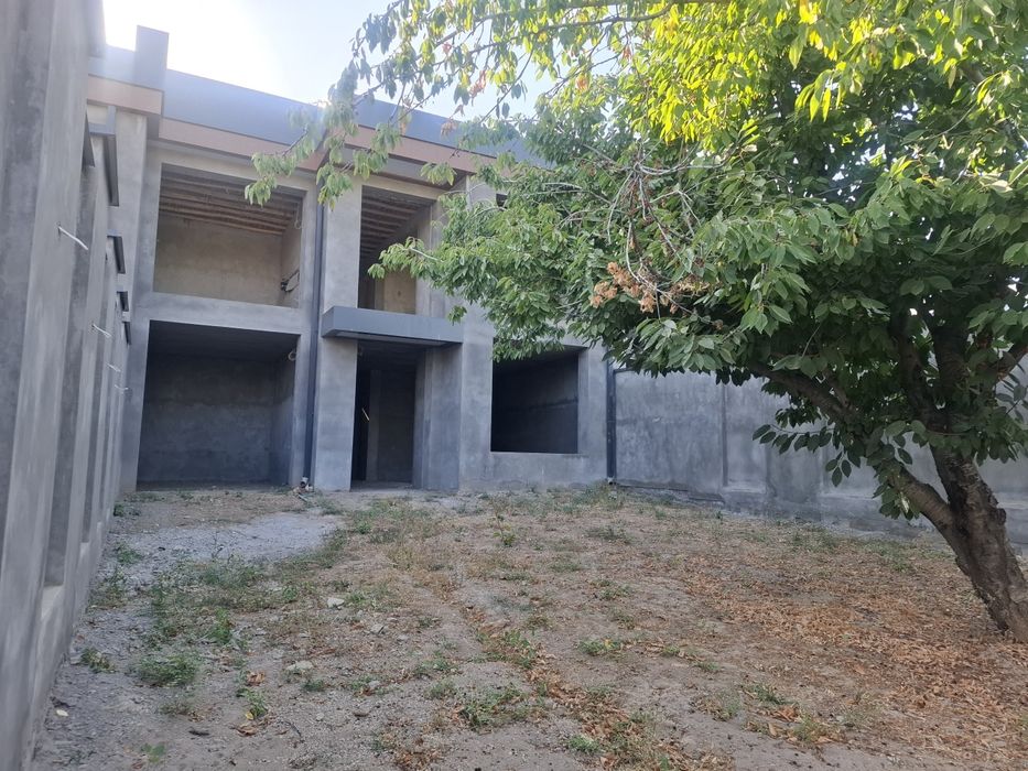 Oqtoshda hi tech karopka dacha sotiladi