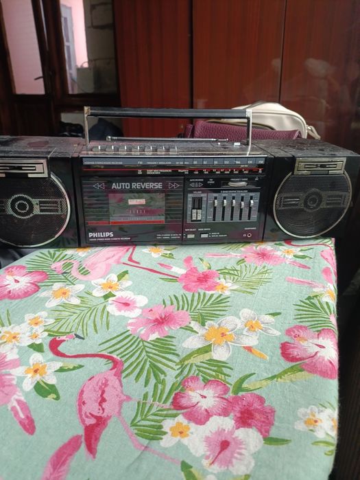 Радиокасетофон Филипс,доста рядък модел.