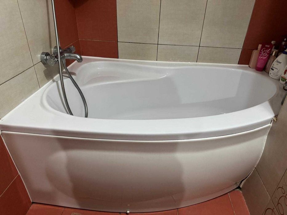 Cada baie, pe colt, in stare foarte buna