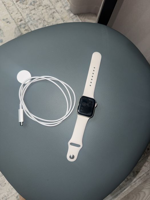 Продавец эпл вотч