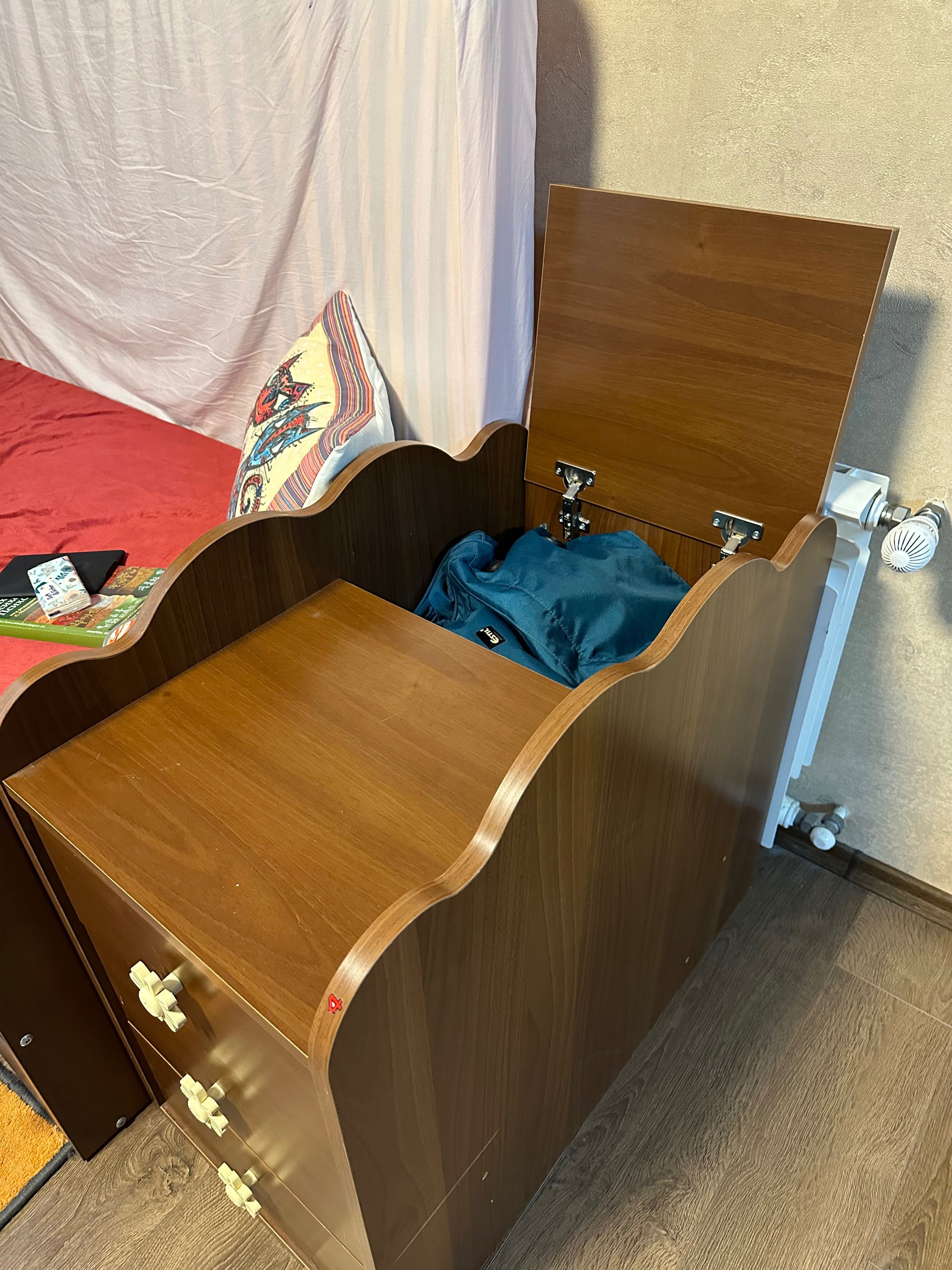 Детско легло 180x70 см и шкафче с три чекмеджета