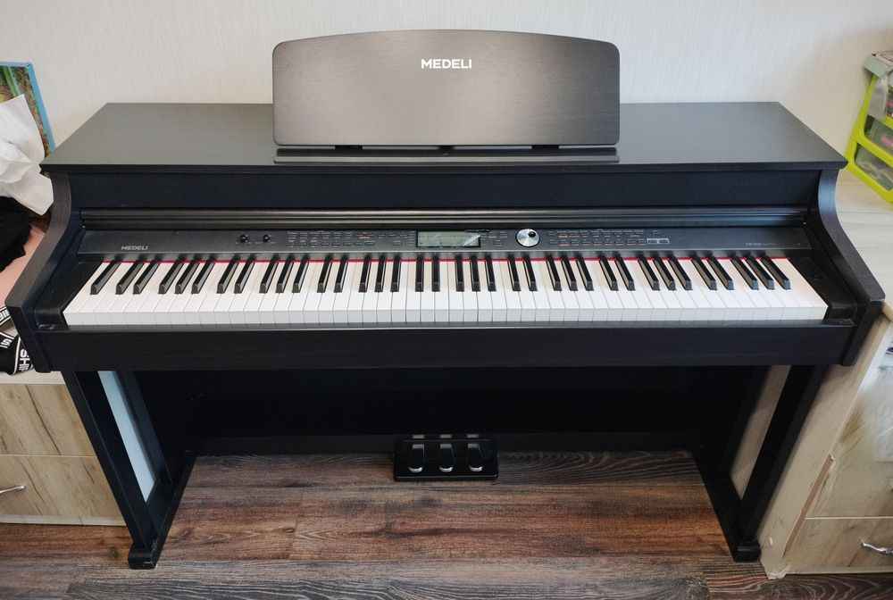 Цифровое пианино MEDELI DP 388.