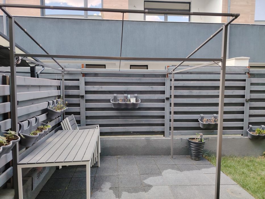 Vând structura pergola  238 x 233 ridicare personala