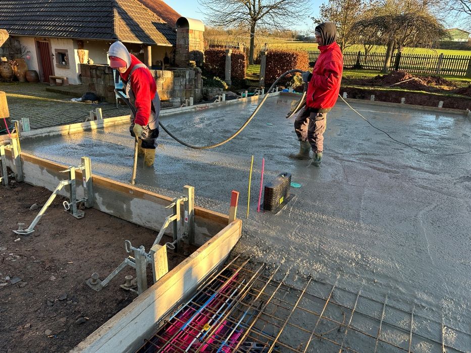 Excavatii fundamente ,și săpături canalizare , betonări , zidării oric