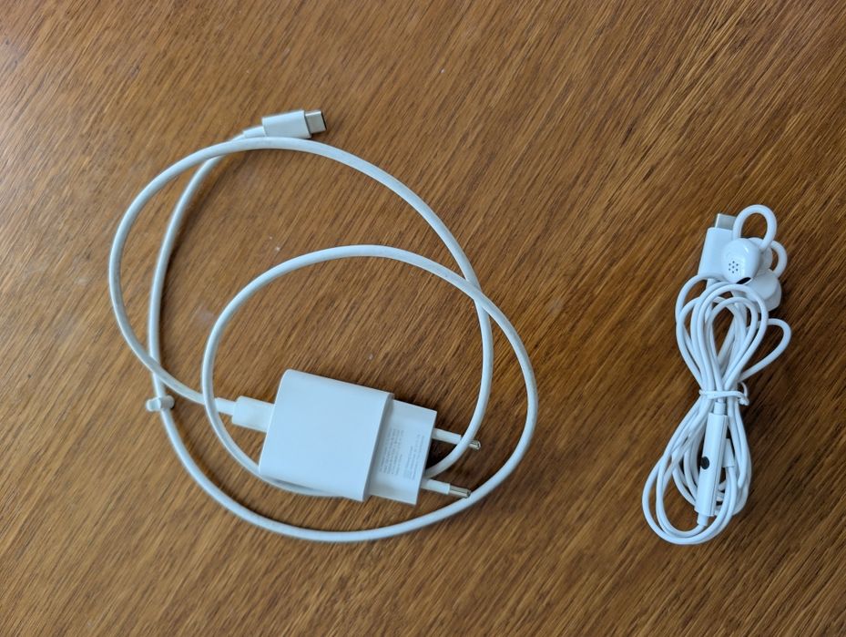 Încărcător rapid + casti originale Google Pixel