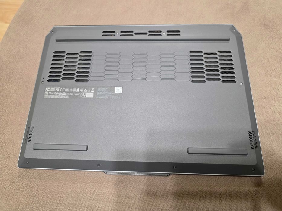 Лаптоп Lenovo LOQ 15AHP9, AMD Ryzen 7 8845HS, NVIDIA RTX 4050 6GB