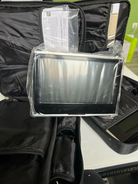 Тв Монитори за задни седалки чисто нови пълен комплект