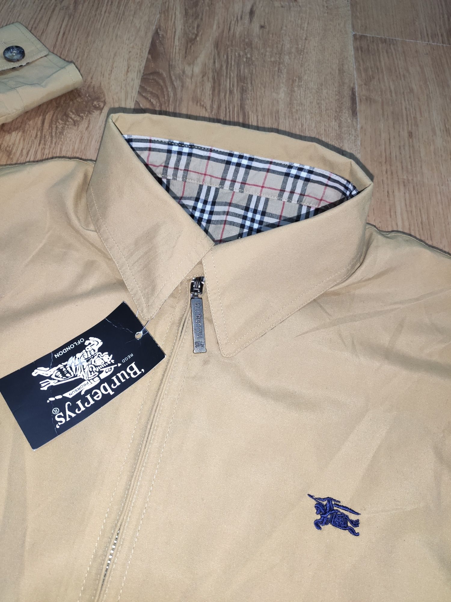 Geaca vintage Burberry reversibila mărimea XL