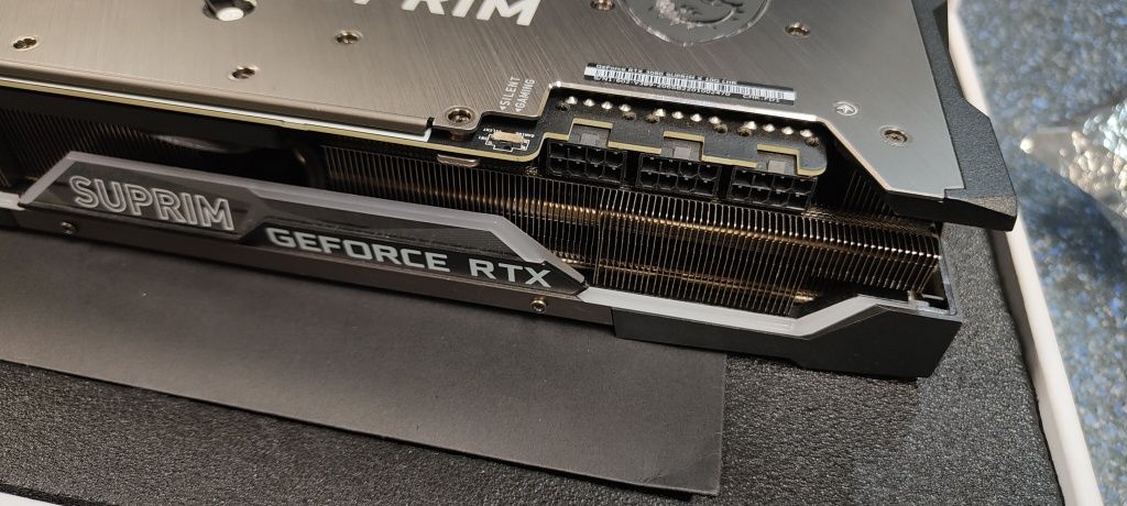 Placa video MSI GeForce Suprim X 3080