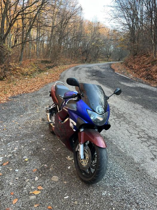 Vand Honda CBR F4