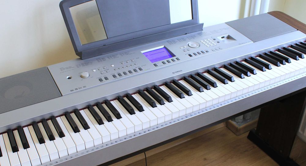 Дигитално пиано YAMAHA DGX-640 Portable Grand - 88 тежки клавиши
