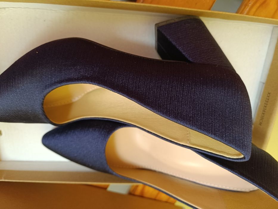 Нови елегантни обувки