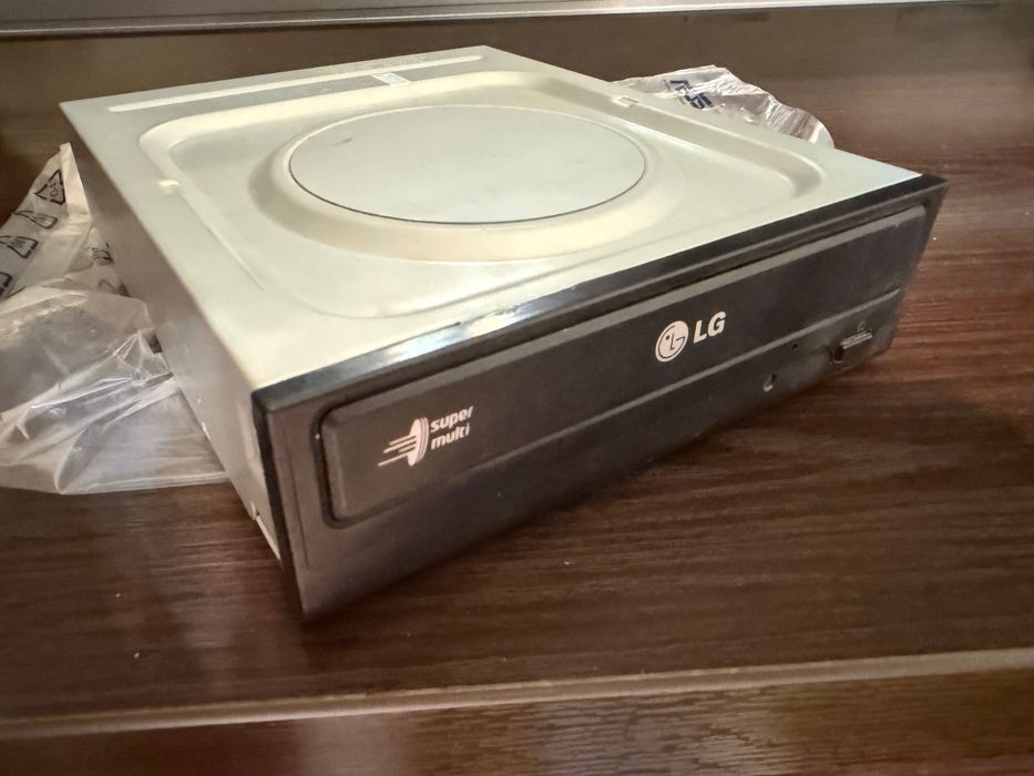 CD/DVD дисковод LG для настольного компьютера (системного блока)