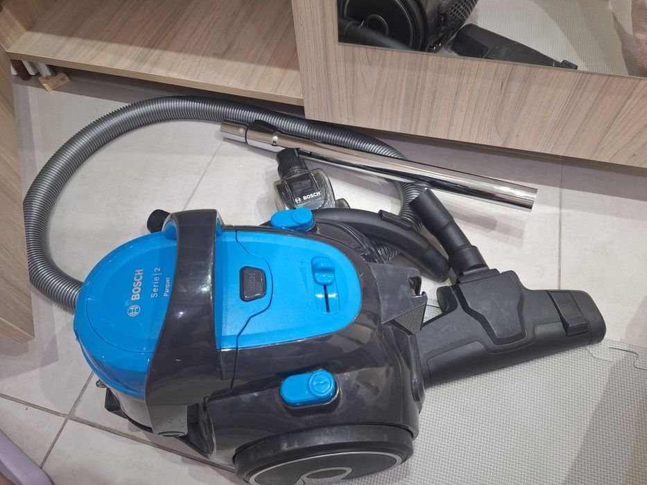 Aspirator fără sac bosch series 2 parquet