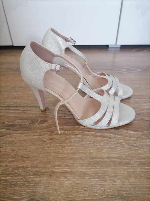 Sandale cu toc elegante și foarte comode nr 38