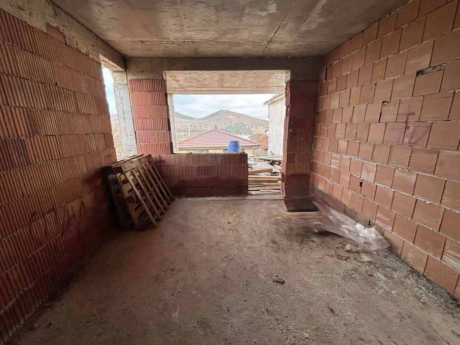 Продава къща с.Остра Могила