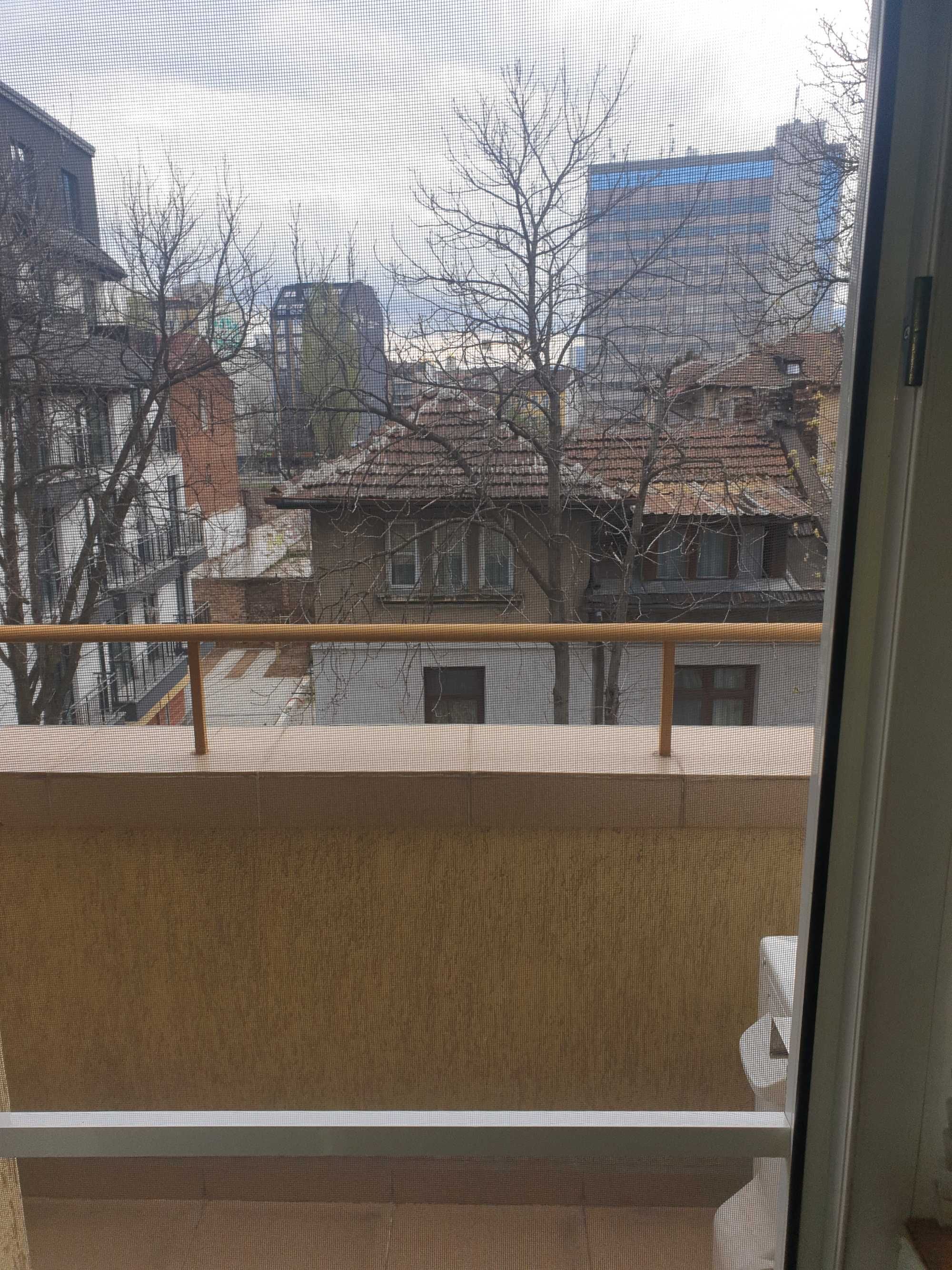 Тристаен под наем София  център - 600€.