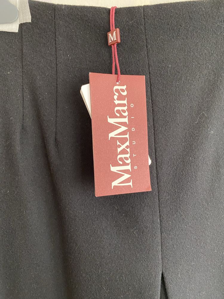 Нови пола панталон Max Mara 44 ит. размер