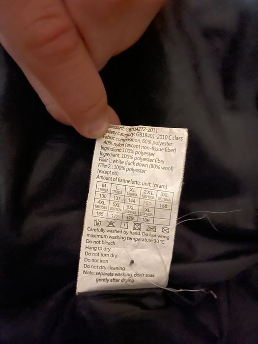 Vând geaca off white