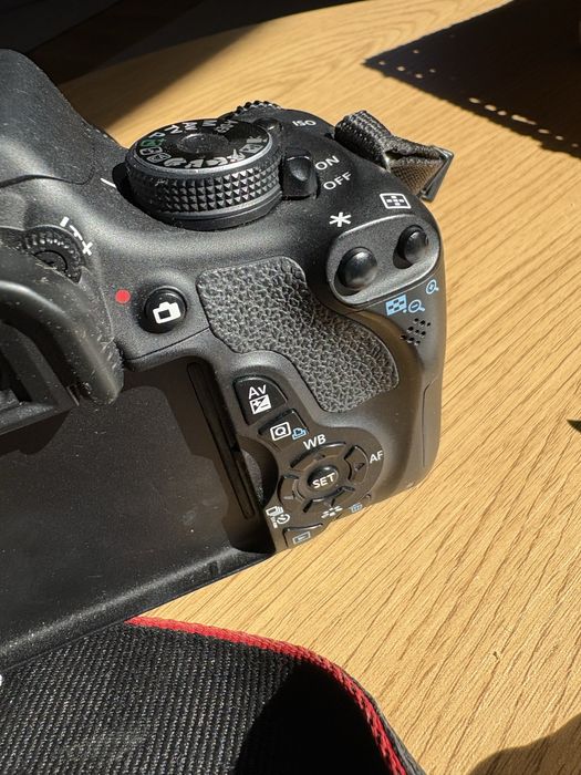 Canon  DSLR 600D