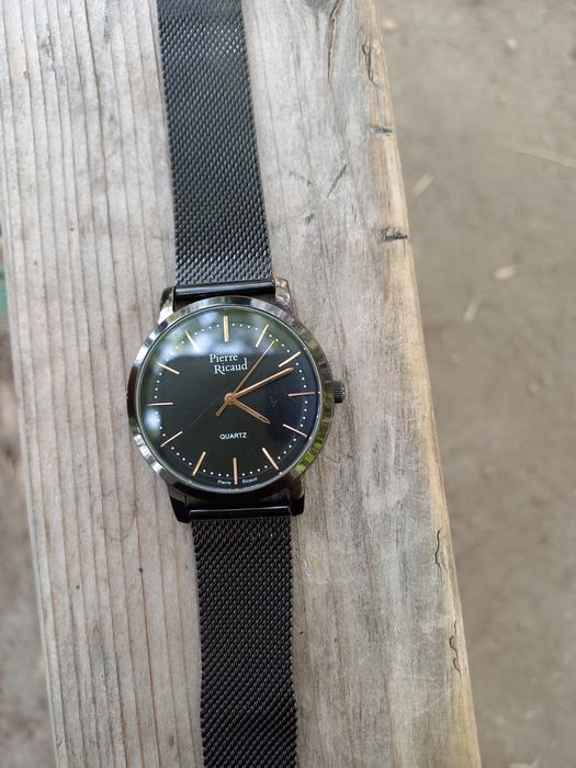 Часы наручные черные