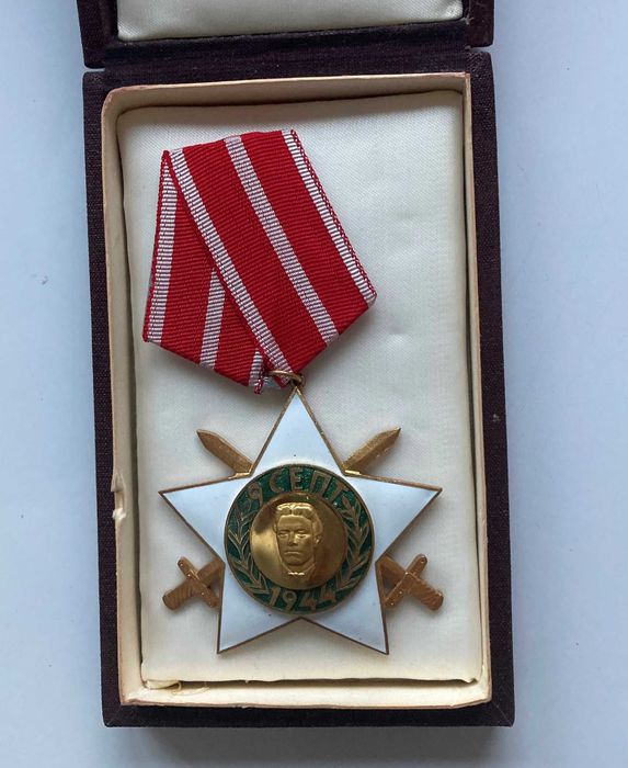 Орден "9 септември 1944 г. с мечове" 2-ра степен (1971 год.) с кутия