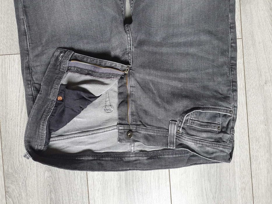 Blugi MUSTANG "Vegas" - Marime W36 L32 (Talie 96 cm)