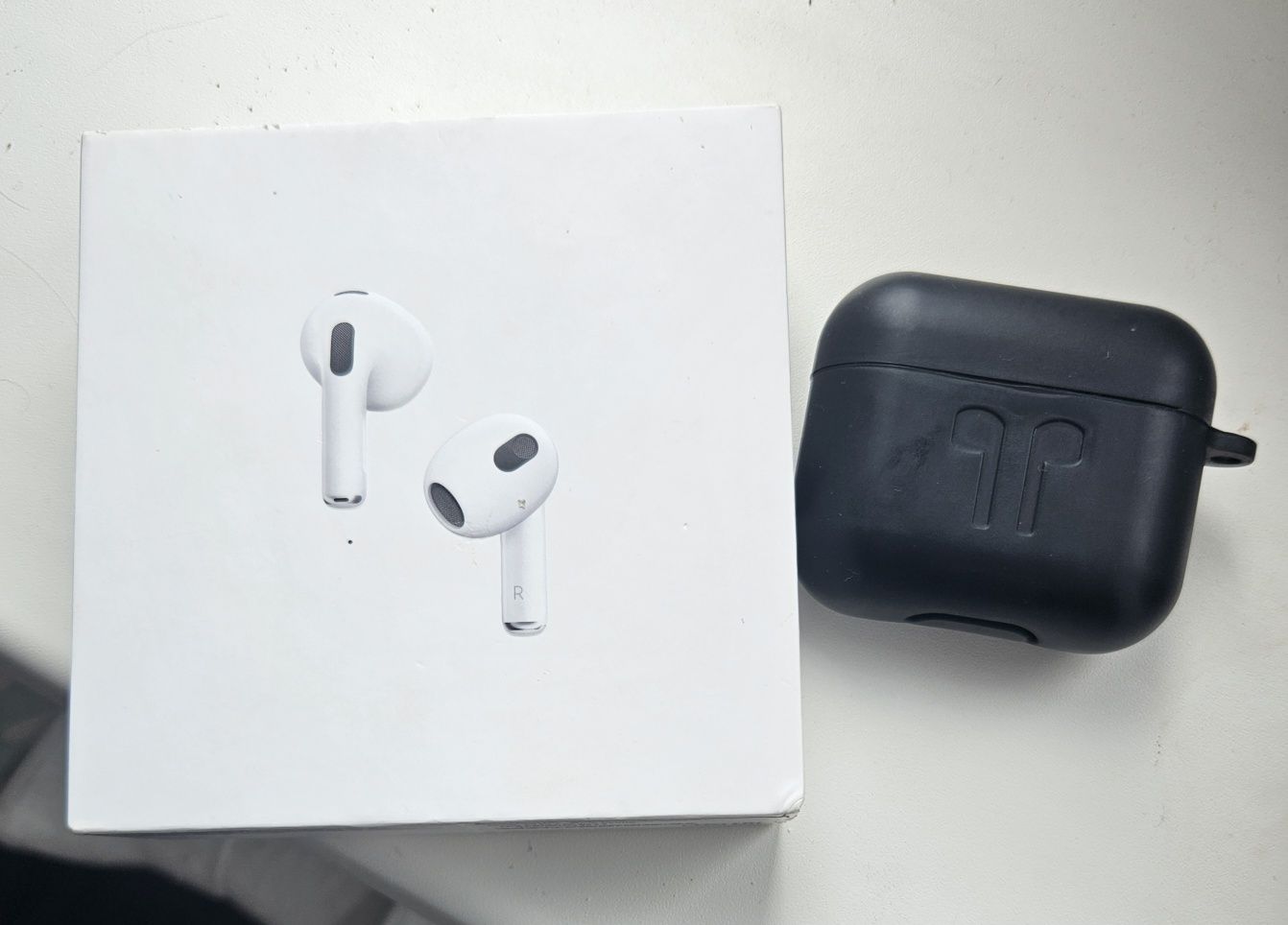Продам Airpods 3