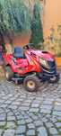 Tractor tuns iarba