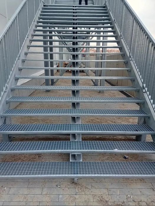 Scara zincate la comanda în toată tara oferim și montaj gratuit