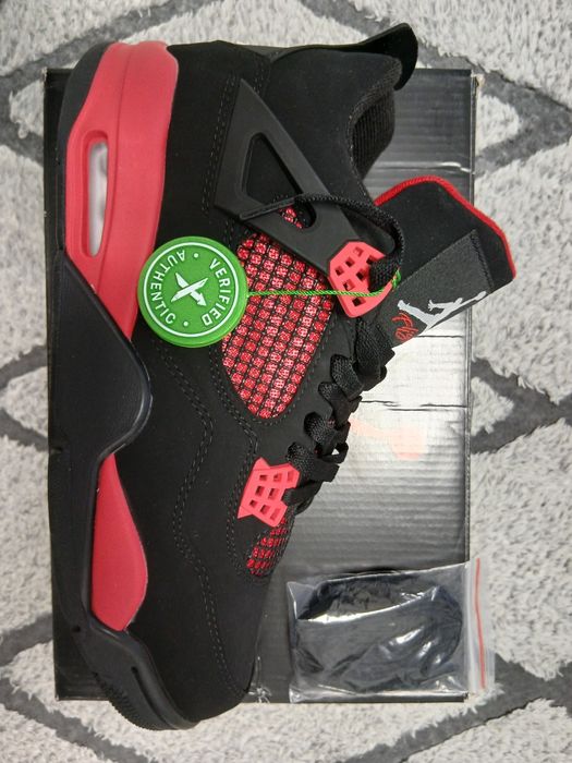 Air Jordan 4 × Red Thunder