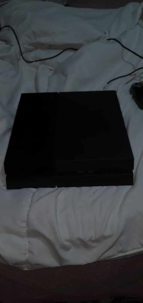 Vând ps4 slim de 1 Tb