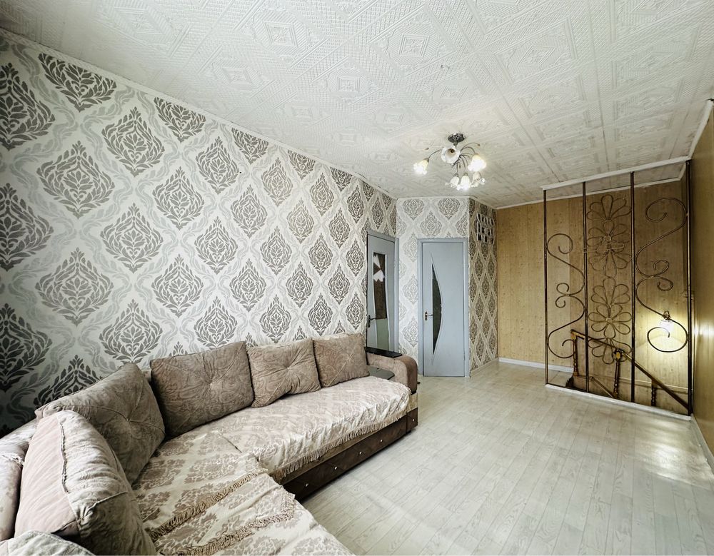 В п.Новодолинск предлагаем 2-этажный 6-комнатный дом