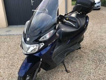 dezmembrez piese parbriz carene motor cdi suzuki burgman 125 400 650