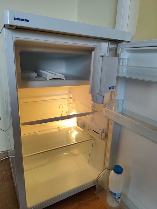 Продава се хладилник Liebherr с фризер, в отлично състояние!