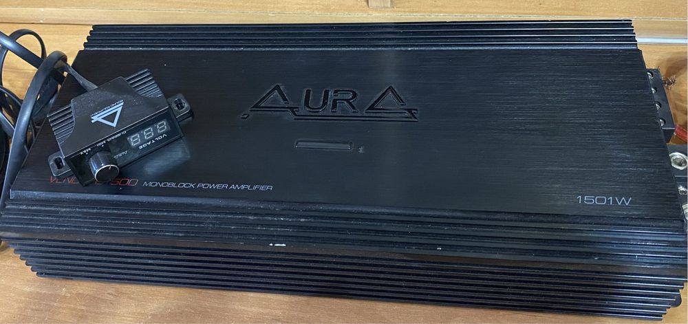 Сабвуфер : динамик MF-12S D2 (12д/30см), усилитель:Aura venom D1500.