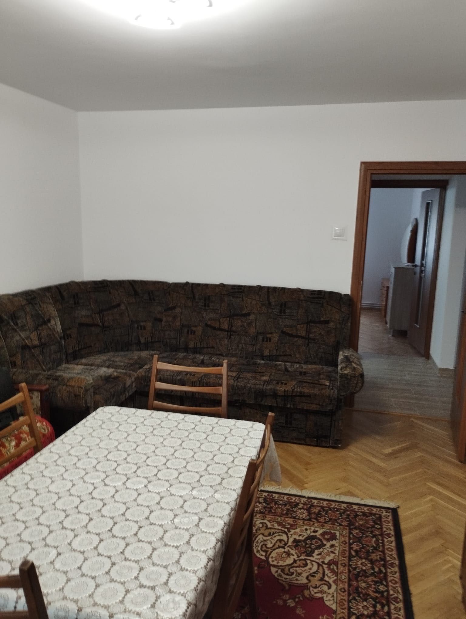 Închiriez apartament 2 camere