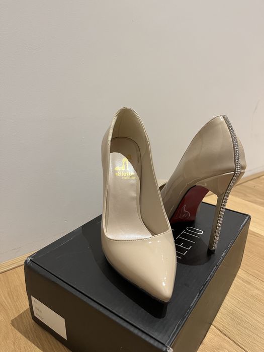 Обувки Stilletto