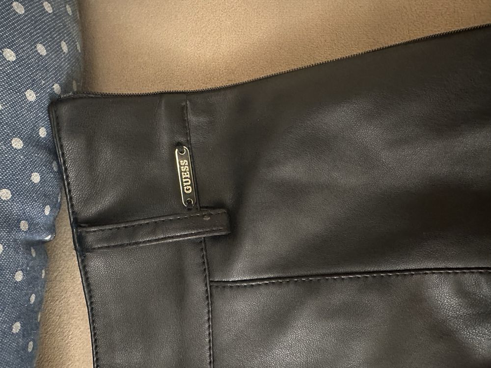 Продам мини юбку Guess