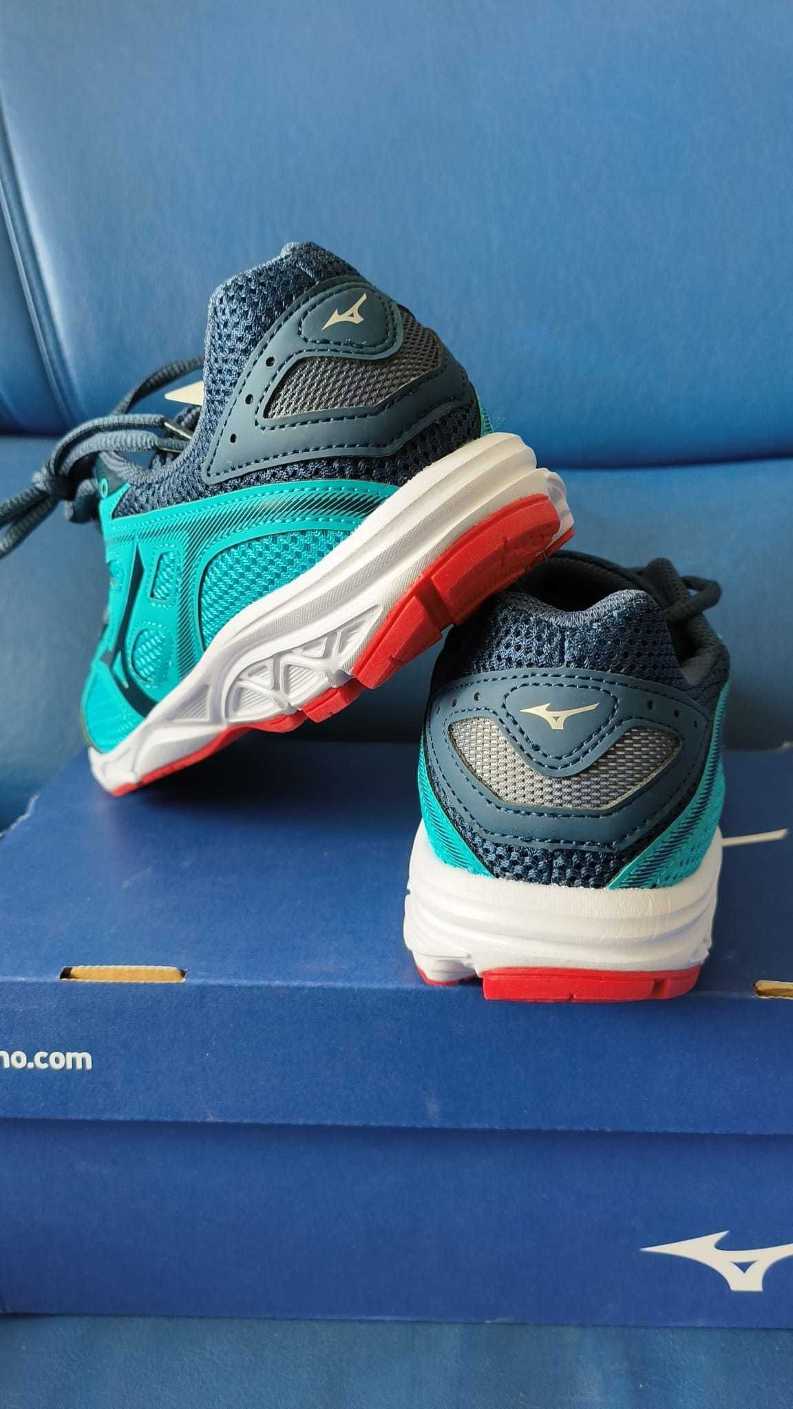 Mizuno - NOU - Marimea 37 - 150 ron