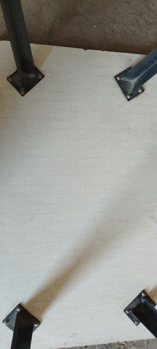 Продам столик журнальный