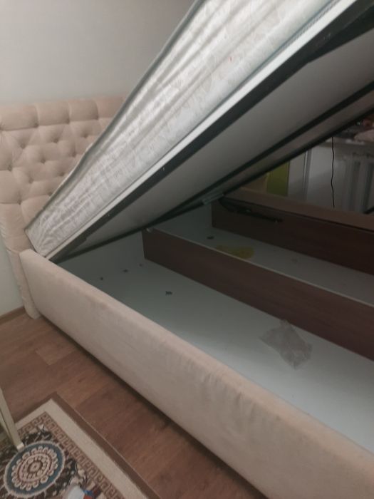 Двухспальная кровать