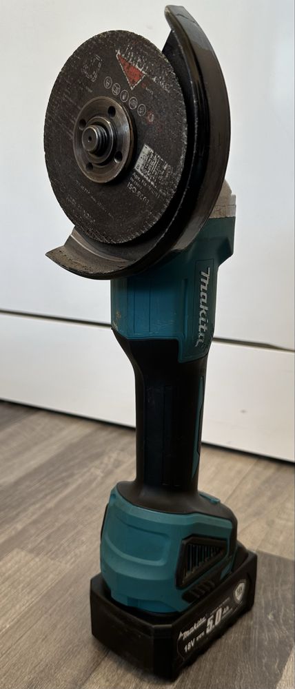 Акумулаторен безчетков ъглошлайф Makita